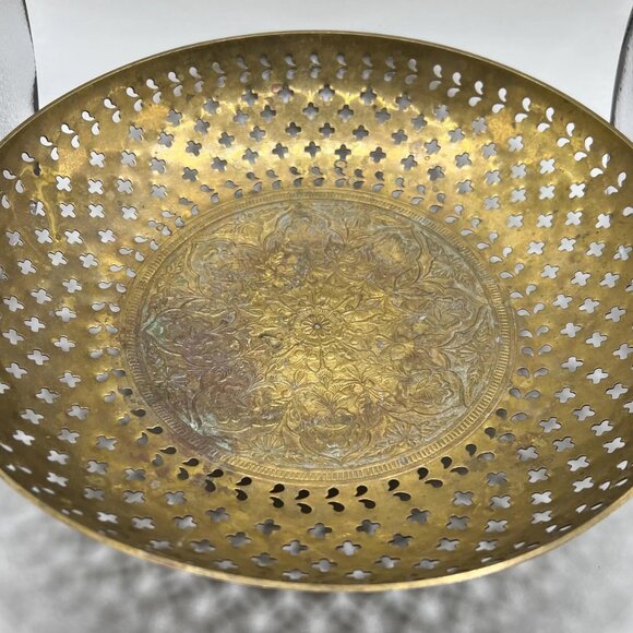 Vintage 1970’s Brass Bowl with Quatrefoil Cut Outs and Embossed Design - Picture 2 of 8